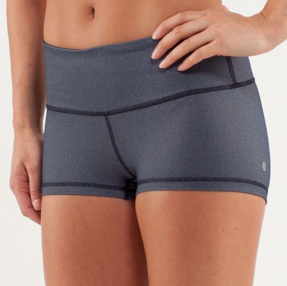 Lululemon/Boogie Short Sz 4